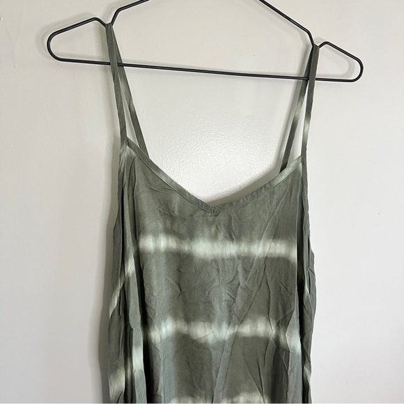 LOGO Lori Goldstein Green Tie-Dye Spaghetti Strap Sharkbite Hem Midi Dress - Picture 2 of 7